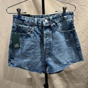 Wild fable, medium wash highest rise cut off shorts size 2. BNWT 26” wai…